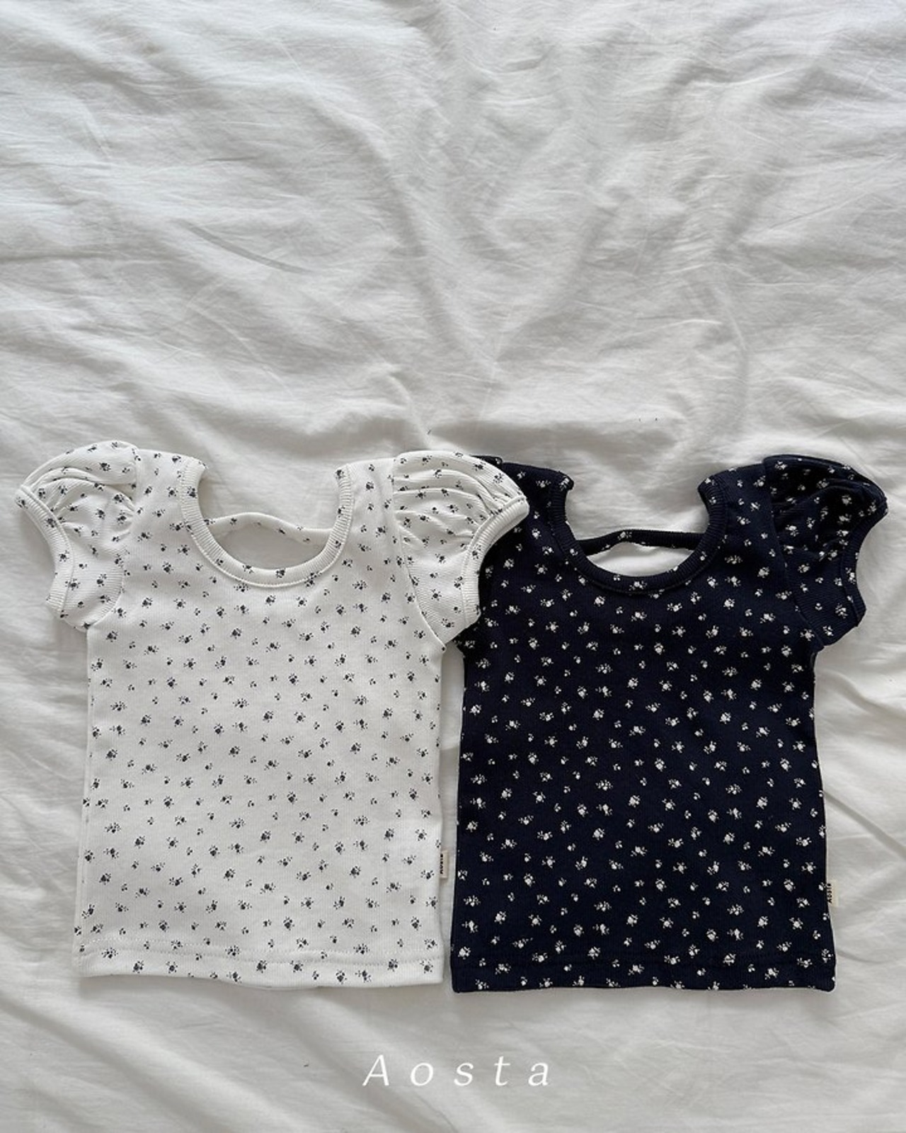 [Aosta] Open-back puff blouse / [아오스타] 오픈백퍼프블라우스