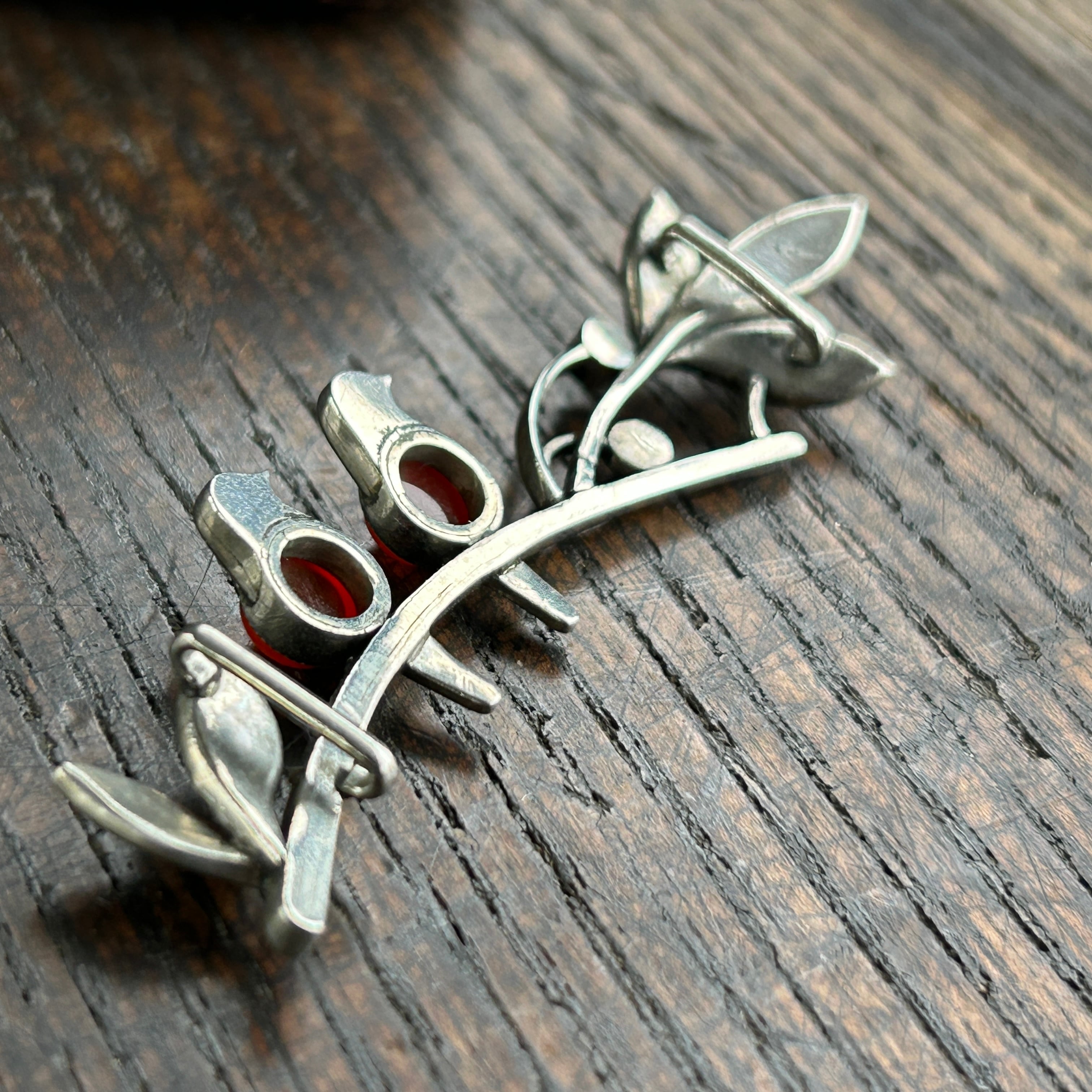 アンティーク　大正から昭和初期　合金製　小枝に鳥の帯留め