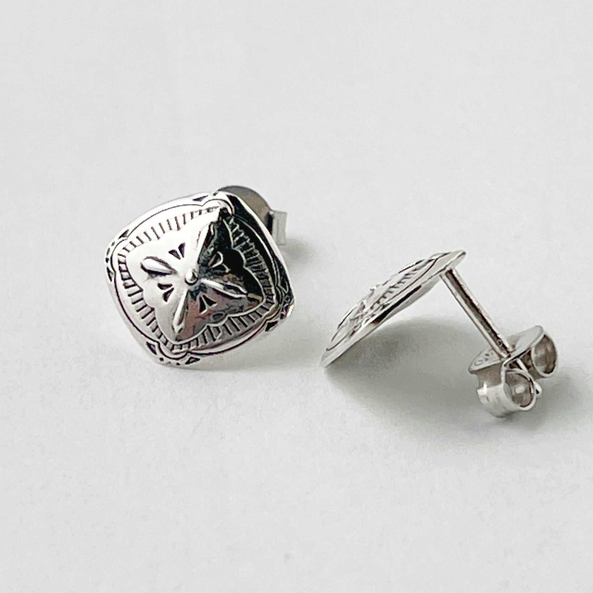 Lagoon Original ヒシガタ コンチョ スタッドピアス・ノンホールピアス