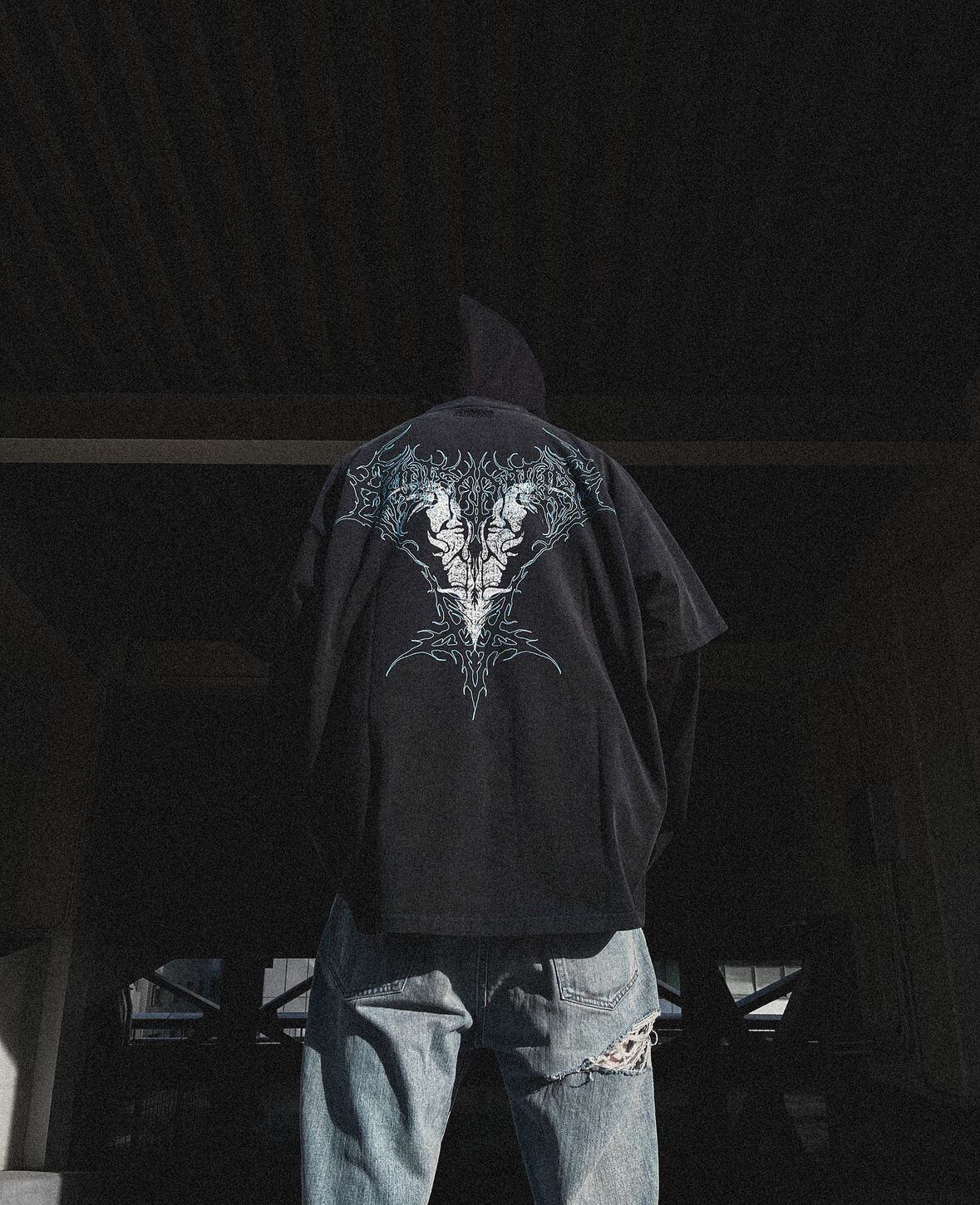 VETEMENTS】BONE V REGULAR T-SHIRT | AYIN