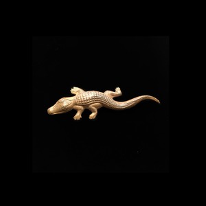 Brass gecko brooch