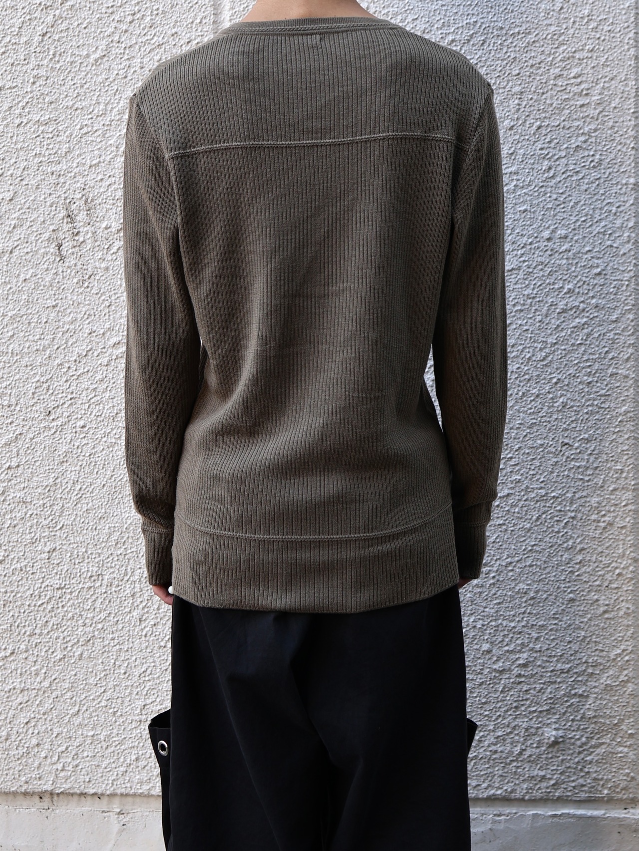 【blackbarrett】tight silhouette Vneck knit