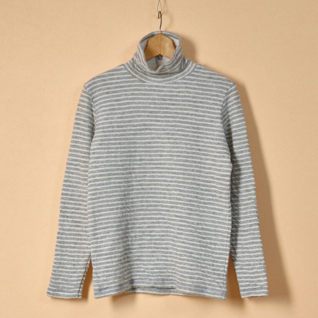prit プリット ウール綿接結ボーダー タートルネックプルオーバー ・グレイ杢xシロ 暖かくて肌触りの良い生地を使っています。