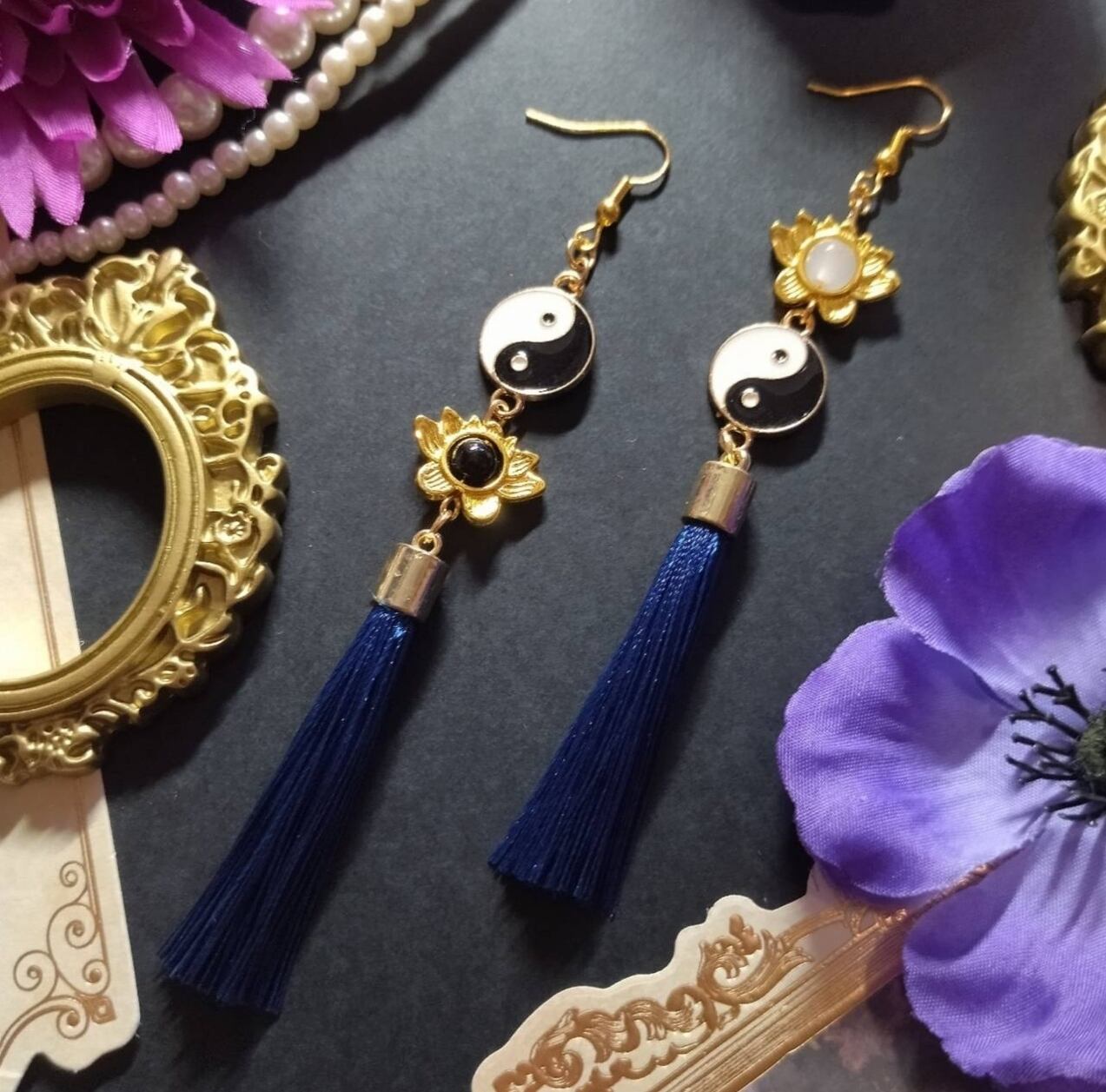 和風】梅結びとタッセルのピアス（イヤリング）（色オーダー可）【着物