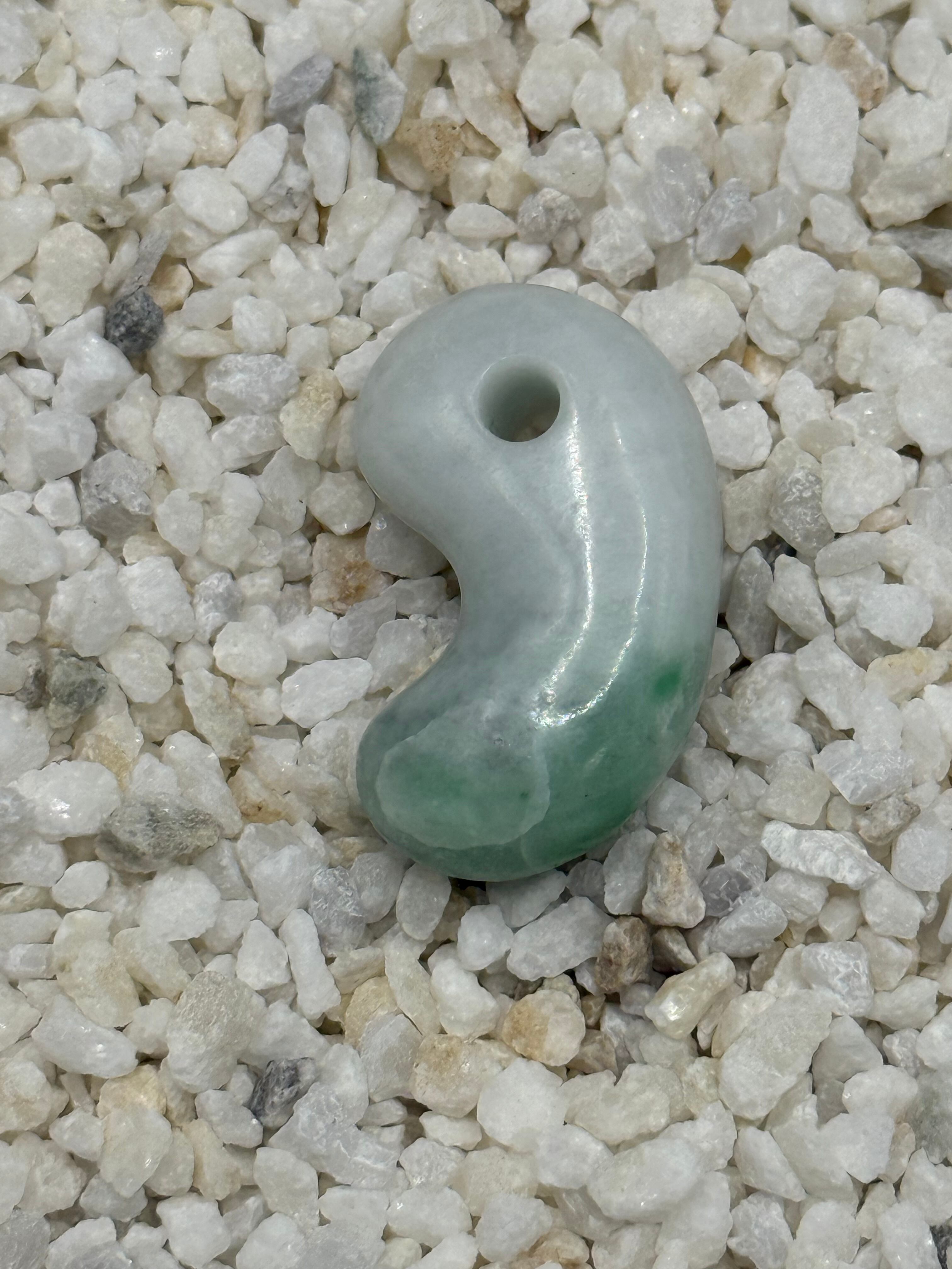 糸魚川翡翠 勾玉 045