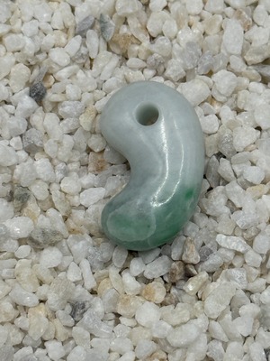糸魚川翡翠 勾玉 045
