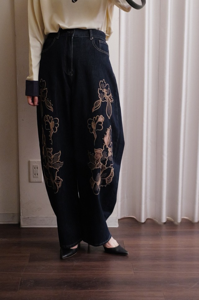 embroidery denim navy beige
