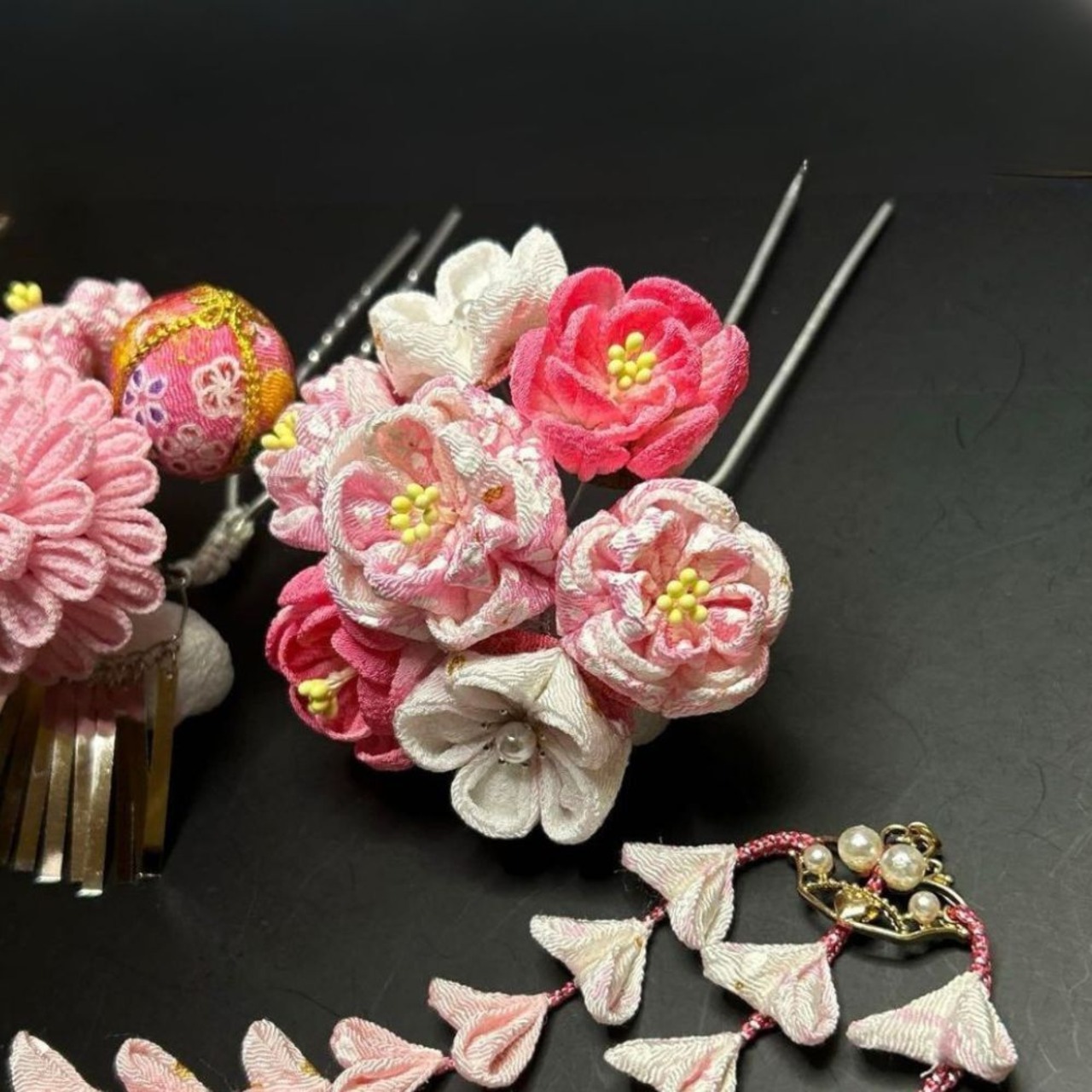 七五三 髪飾り『桃雅（ももみやび）』— ピンク×白のつまみ細工 3点セット（S012)・画像8