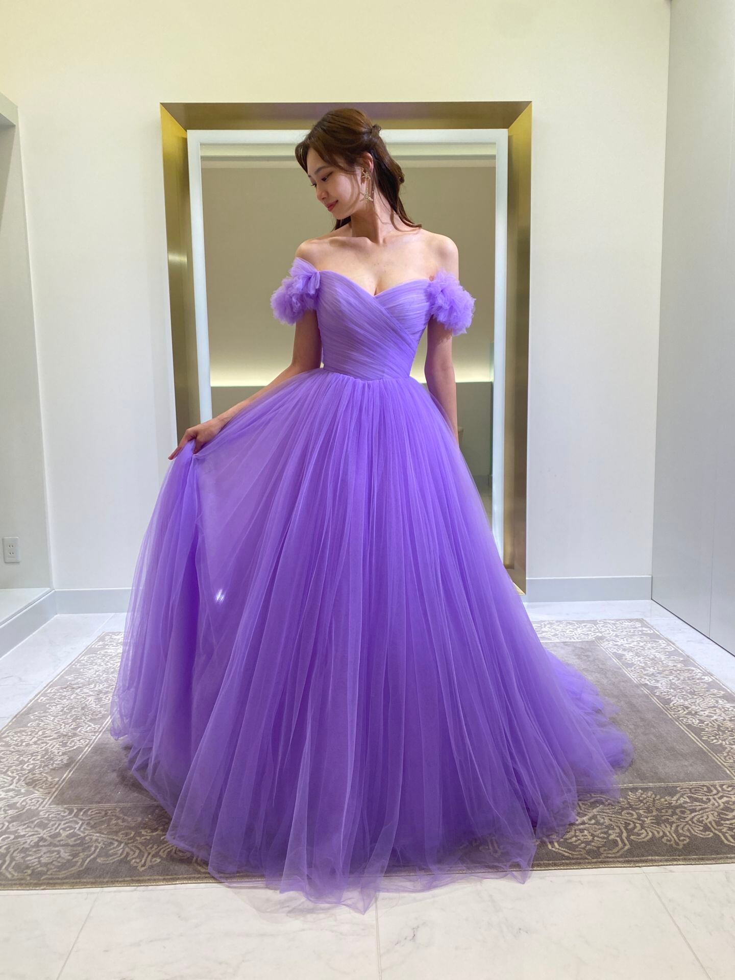 カラードレス パープル 柔らかく重ねたチュールスカート オフショル  