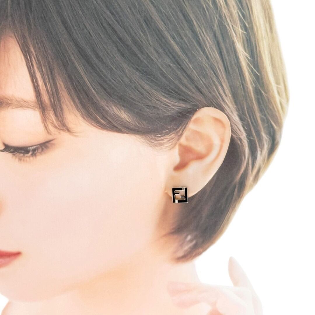 フェンディ メンズ シングル スタッド FF ピアス 片耳用 黒色
