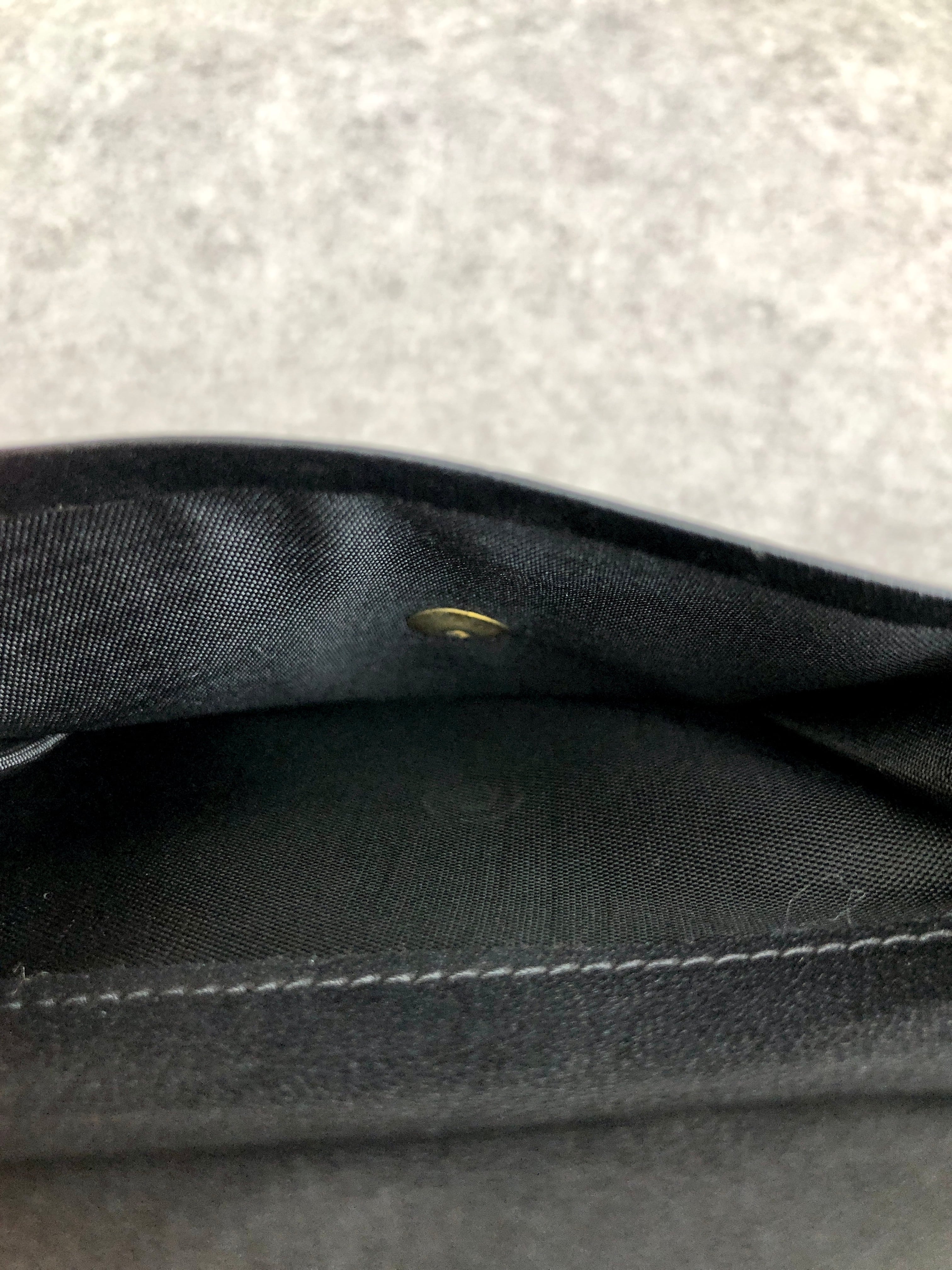 Yves Saint Laurent イヴ・サンローラン 財布 ブラック YSL レザー 二