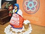 民族衣装のお人形 花かご スリープアイ 画像8