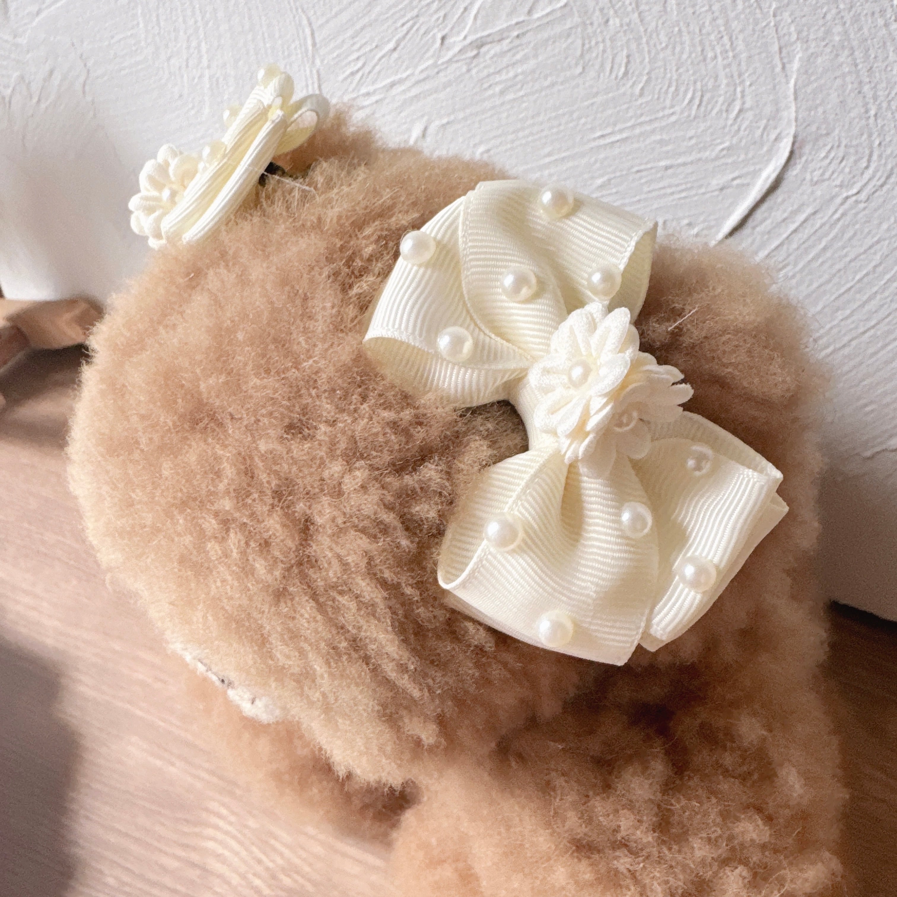 小さなお花とパールのリボンパッチン