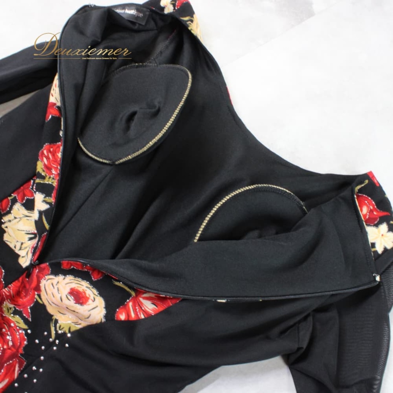 社交ダンス 衣装 prima boutique プリマブティック ドレス スタンダード ブラック系 レッド系 ベージュ系 赤 黒 チョーカー 長袖 レース 花柄 薔薇 バラ キラキラ ラインストーン スタンダードドレス ワンピース パーティドレス ダンスパーティー ステージ衣装 舞台衣装 発表会 付属 透け感 バラ柄 刺繍風 光る 装飾 上品 エレガント ボールルーム 発表会用 演奏会衣装 ロングスリーブ 袖あり フラワーレース