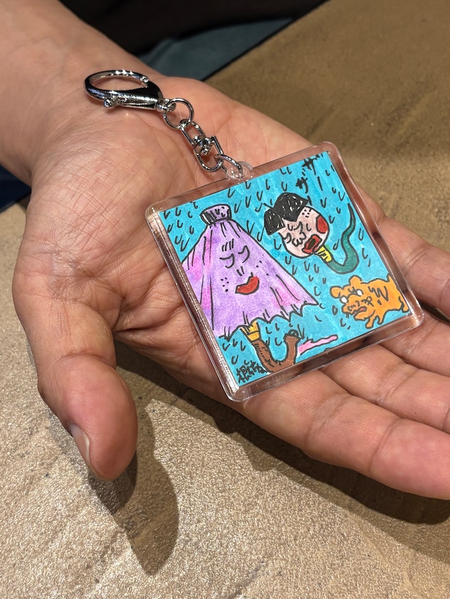 オリジナル手描きドローイングキーホルダー正方形「雨が降った〜傘さそう」