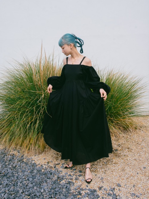 Off Shoulder Volume Dress / Black