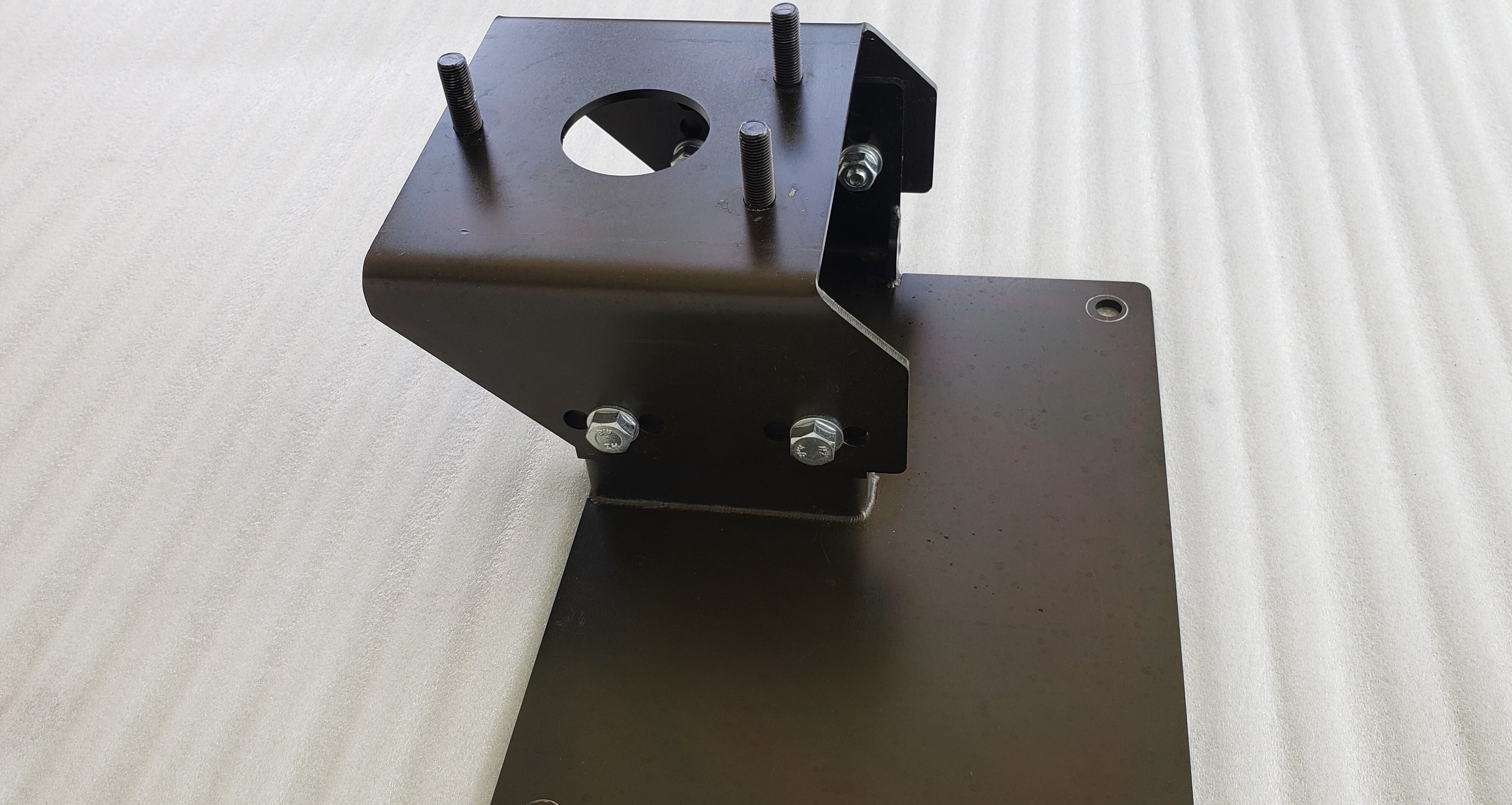 JB64、JB74 ジムニー用 スペアタイヤ移動ブラケット | TOCBODYWORKS