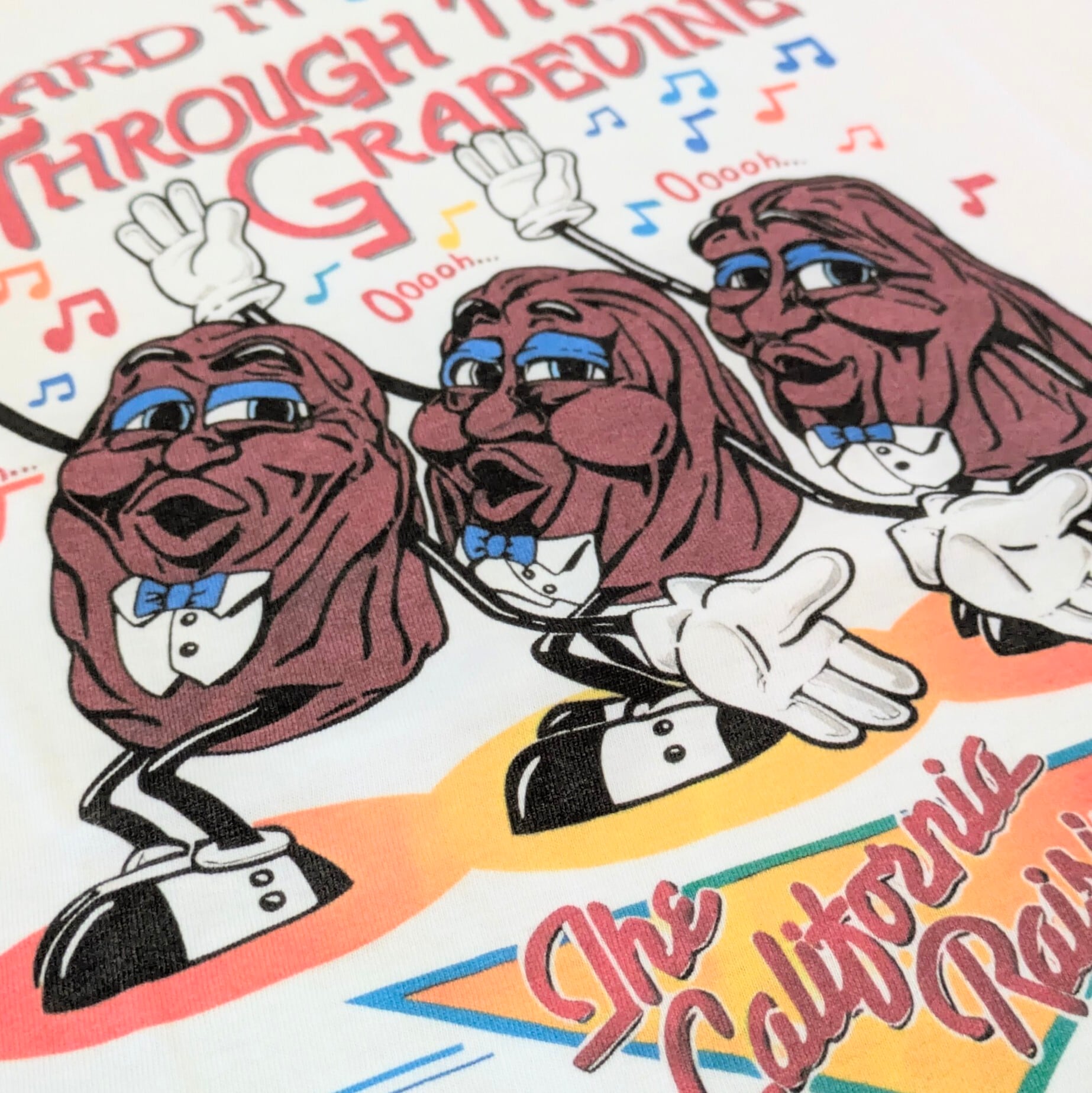 【 California Raisins（ カリフォルニアレーズン ）】『 I HEARD IT THROUGH THE CRAPEVINE 』/ Tシャツ〚アメリカン雑貨 アメトイ〛