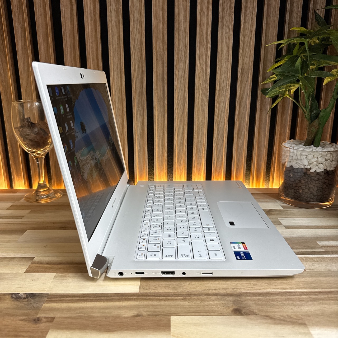 『希少ホワイト』dynabook P1  Core i7第11世代  メモリ16GB  SSD512GB  ノートパソコン