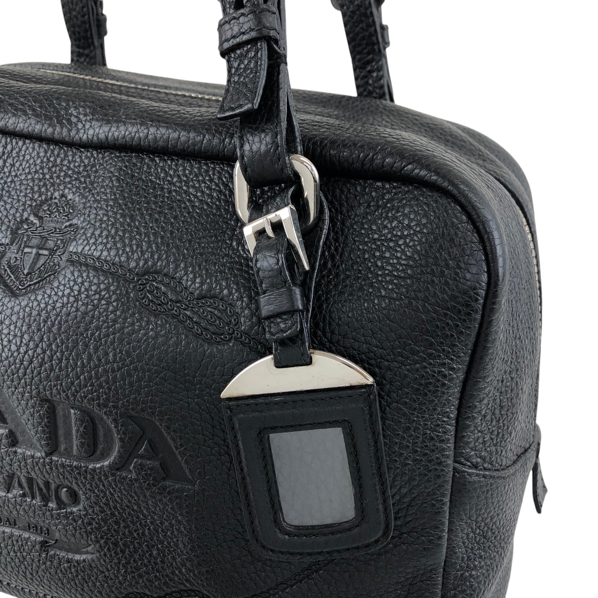 [美品] PRADA エナメル　ビンテージハンドバッグ　ブラック　ロゴ型押し PRADA プラダ ハンドバッグ ブラック ロゴ型押し レザー ミニボストン