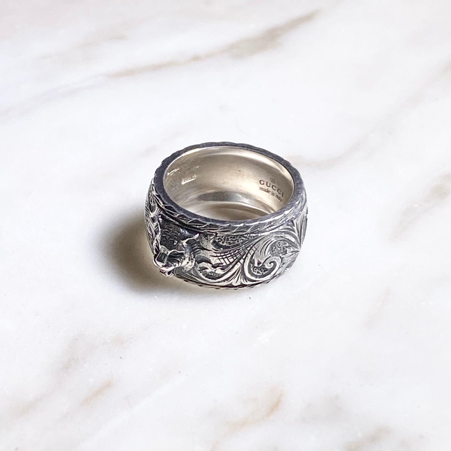 GUCCI arabesque engraved silver ring “cat head” | NOIR ONLINE