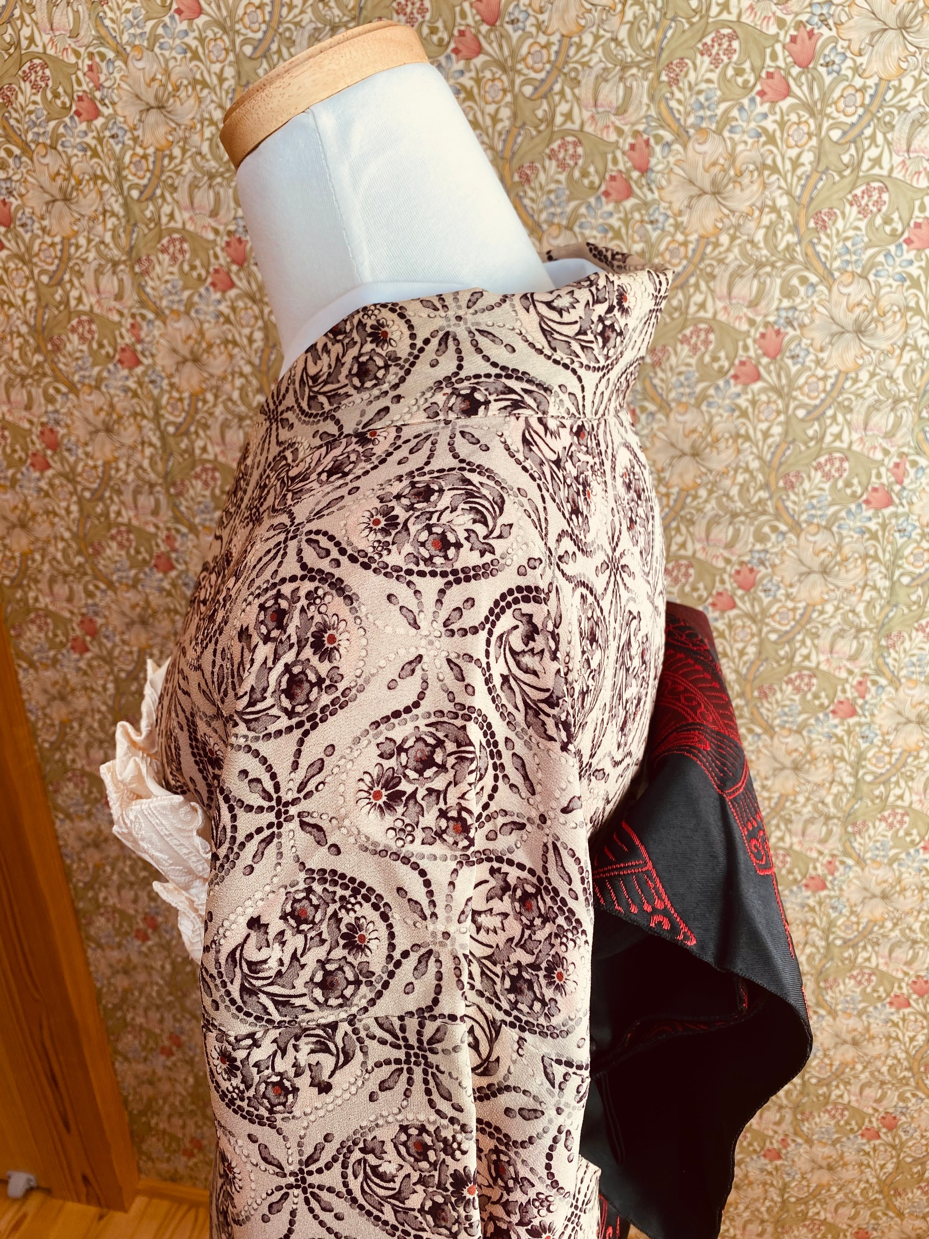 シャンデリア柄アンティーク着物 | kotowasai