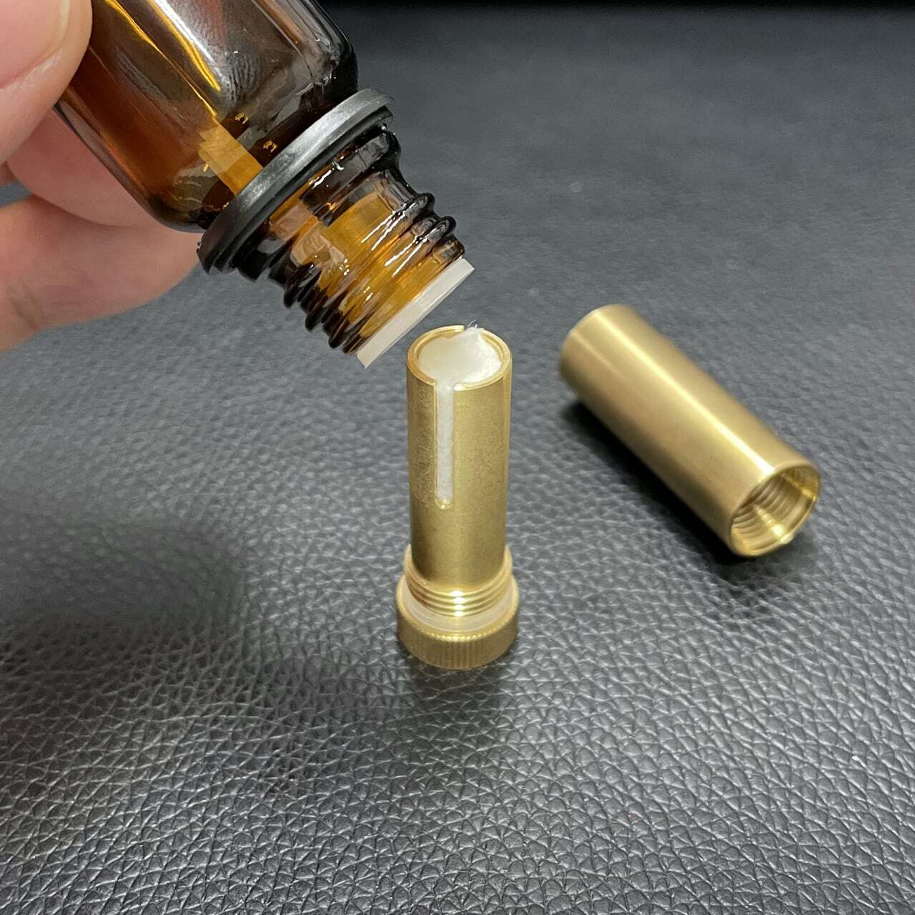 好きな香りを持ち運べる》真鍮の小さなアロマディフューザー｜a.278