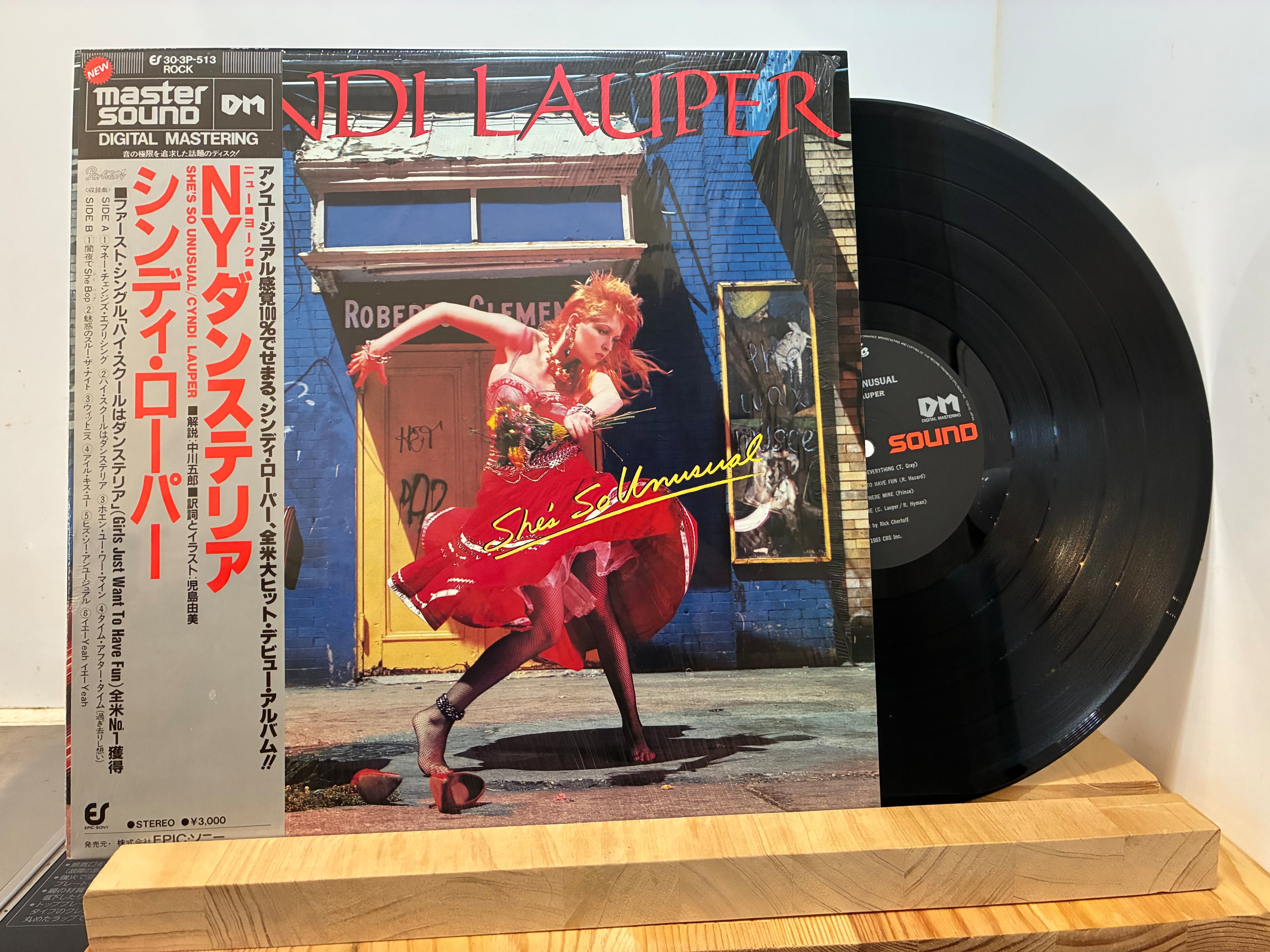 CYNDI LAUPER / SHE'S SO UNUSUAL | sixteen records (シックス