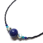目を引くデザイン！ ラピスラズリ・アワビシェル・ターコイズ・ブラックスピネルネックレス ne1111