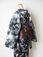 【受注商品】RumiRockセオαゆかた「群蝶」　[A764]