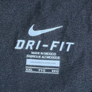 【NIKE】2XL ビッグサイズ Tシャツ スウッシュ ワンポイントロゴ  ポリエステル DRI-FIT ドライフィット 半袖 黒 メキシコ製 MEXICO US古着