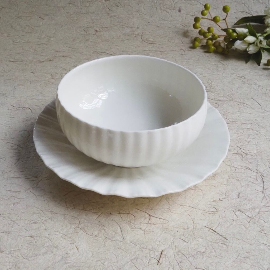 色原 昌希/白磁 レリーフ深皿 5.5寸