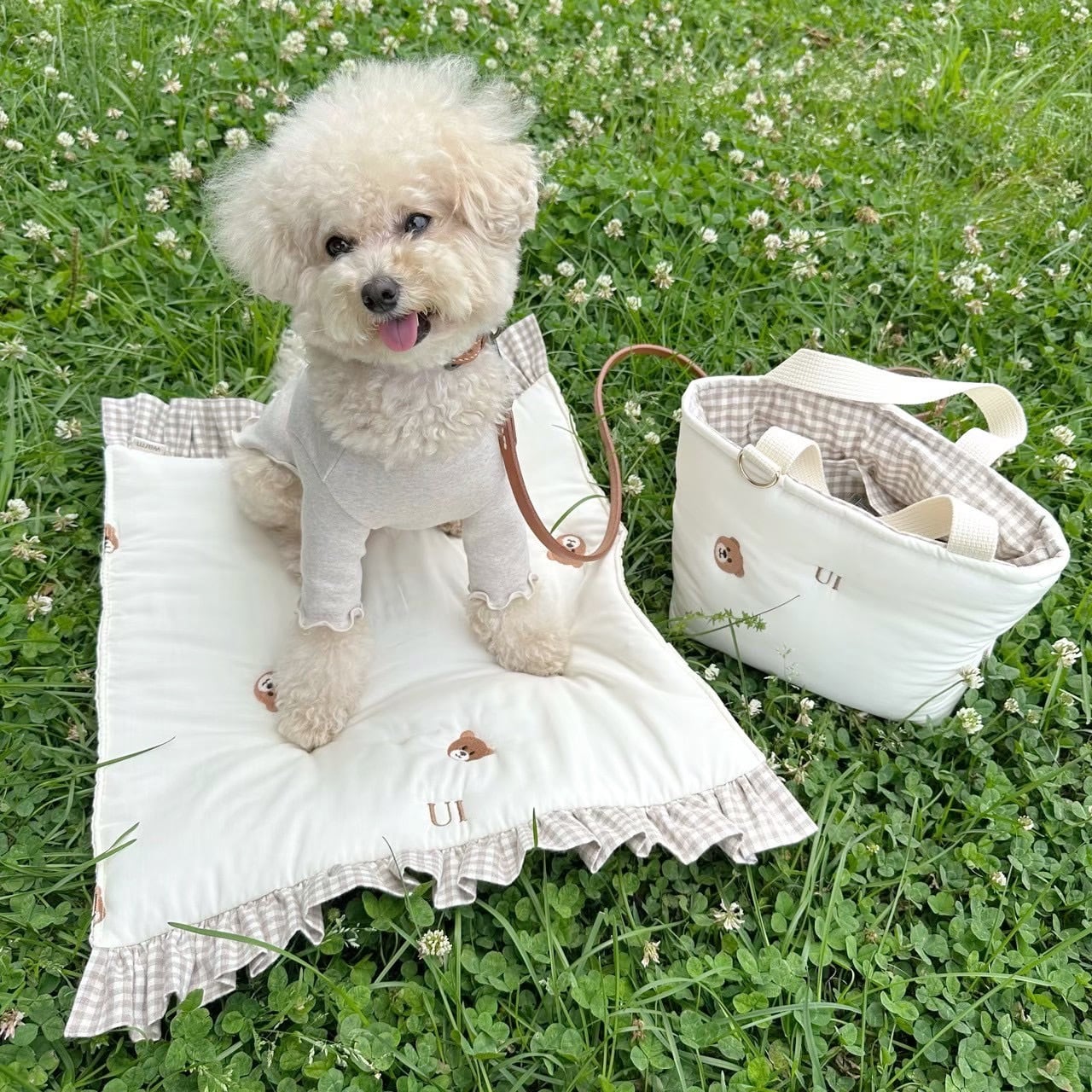 お名前刺繍対応]くまさん刺繍フリルカフェマット | warm