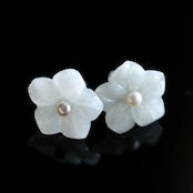 お花の翡翠とパール可愛い！flower and pearl ピアスorイヤリング A貨翡翠  jd_mm1102