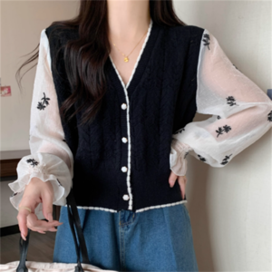 【送料無料】 トップス 2色 ブラウス セーター ロング丈 萌え袖 袖あり 長袖 フレア袖 フレアスリーブ Vネック Aライン フレア プルオーバー 異素材切り替え ドッキング かわいい 大人可愛い 大人女子 こなれ感 シンプル カジュアル 大人 おしゃれ お洒落 ラフ コンサバ フェミニン 花柄 春 秋 30代 40代 レディース 女性用 ママ デート お出かけ お茶会 女子会 休日 演奏会 授業参観 着回し プチプライス カラバリ デイリーユース 普段使い オルチャン 韓国 ファッション コーデ