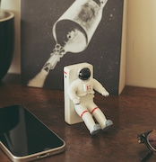 Astronaut Phone Stand
