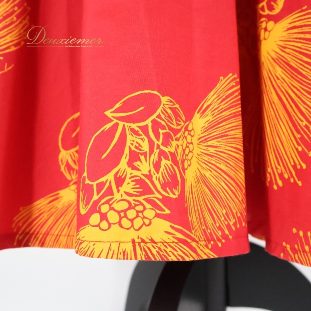 フラダンス 衣装 ツーピース セットアップ 上下セット レッド系 マーメイドライン エムエムジェイ レフア柄 赤 黄 トップス スカート 花柄 フリル ハワイアン アロハ 鮮やか 華やか ハワイアンプリント MermaidLine MMJ イエロー系 赤色