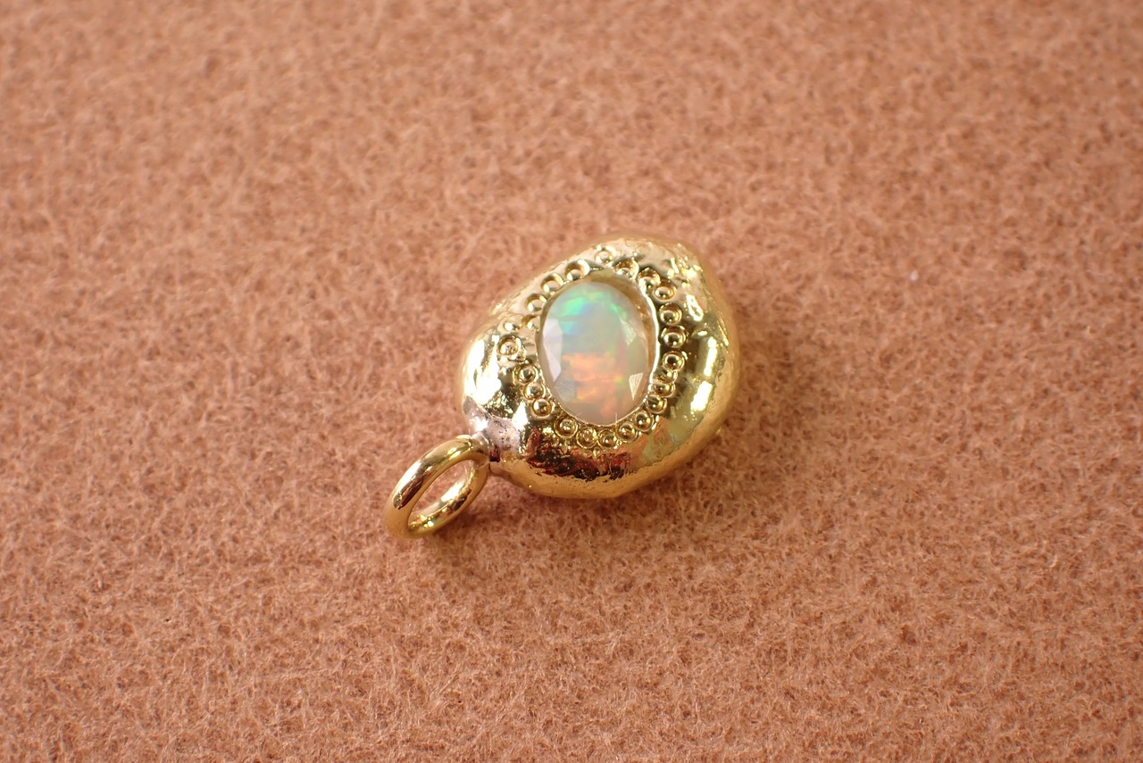 オパールペンダントトップ ブラス(真鍮) [D11‐96]