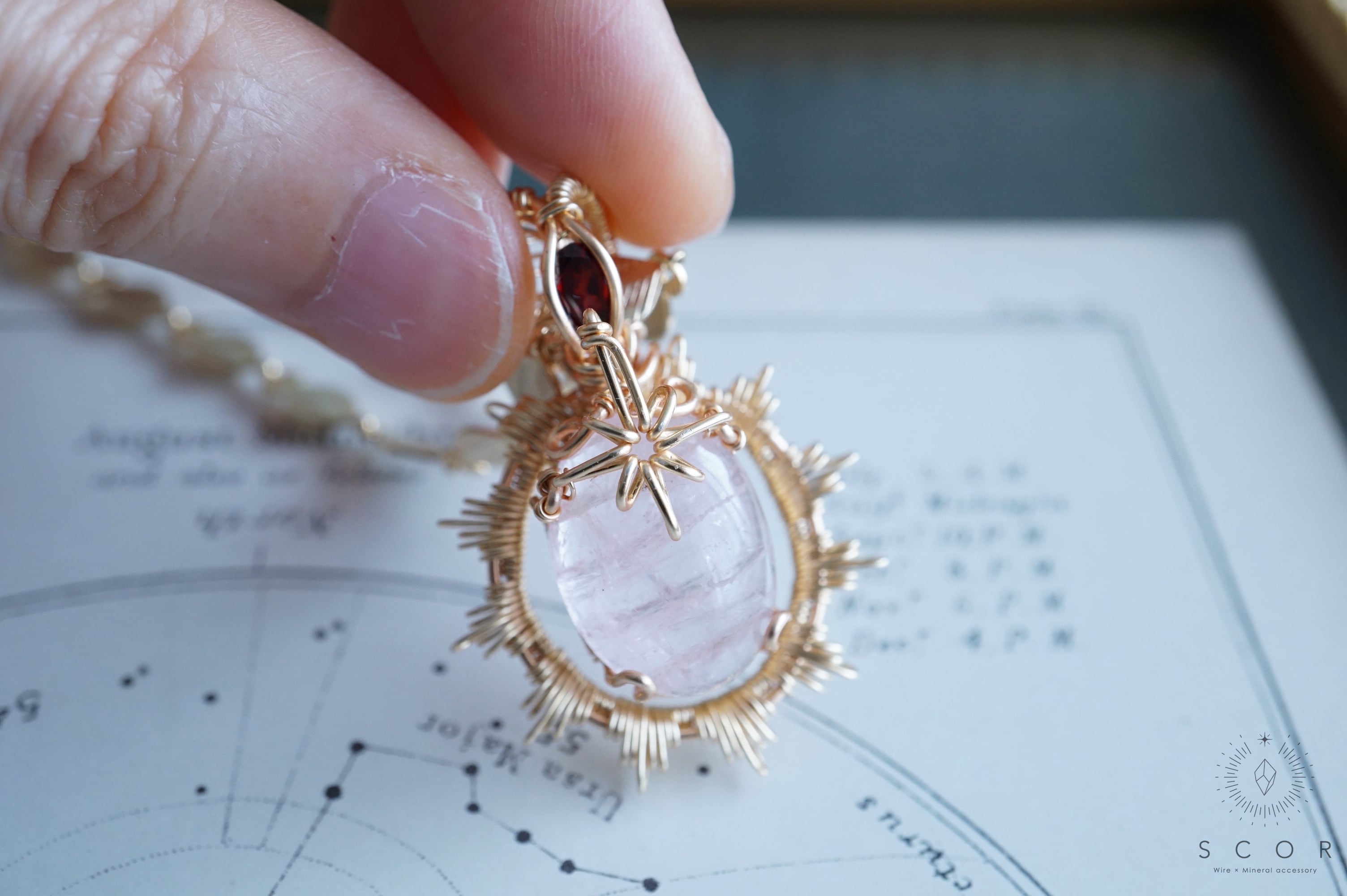 動画あり】Halo - 桃の縞星 (pt547-mg-g)（モルガナイト ・ガーネット