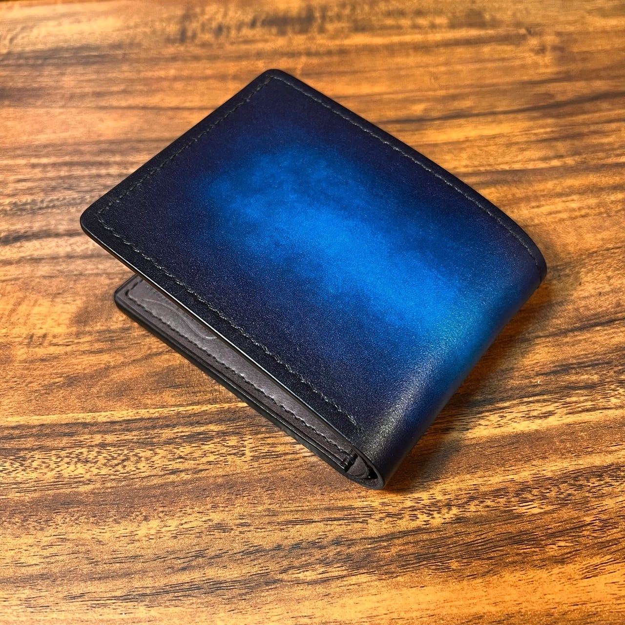二つ折り財布 / ブルー（青+紺） | 革工房Maju T works（マジュティ