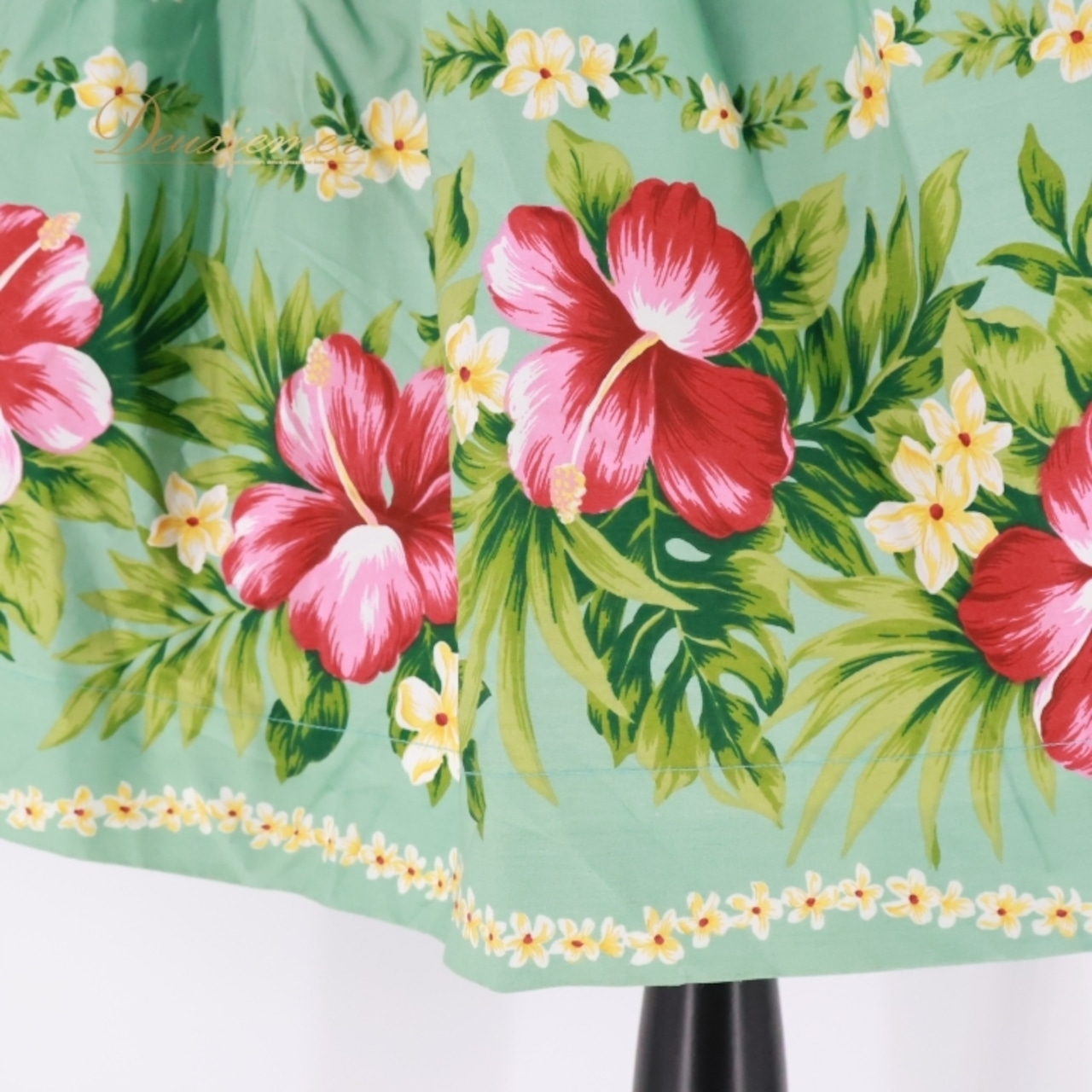 フラダンス 衣装 ツーピース セットアップ 上下セット グリーン系 ハイビスカス柄 モンステラ柄 トロピカル柄 花柄 緑 赤 白 黄 ピンク系 レッド系 ホワイト系 イエロー系 かわいい ハワイアンプリント アロハ トロピカルスタイル 夏服 パーティー衣装 フラダンス用 かわいいデザイン ウエストゴム 花柄デザイン アロハシャツ リゾート ファッション おしゃれ 軽やか カジュアルスタイル レディースファッション