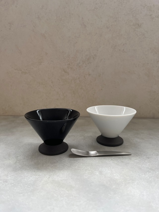ルサーブル高台カップ(wh・bk)デザートスプンセット