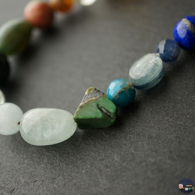 七色天然石の厄除けロングネックレス＜厄年のお守りに＞＊チャクラネックレス＊ 金属フリー