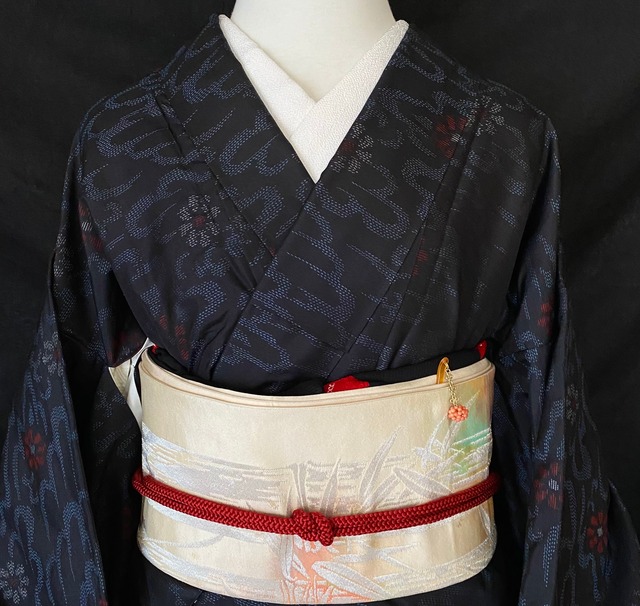 花模様の大島紬〉トールサイズ SALE 黒 普段着着物 送料無料 | 和小物 