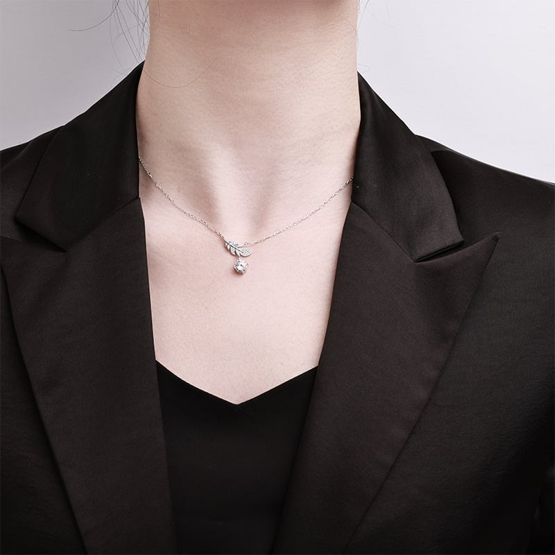 100% S925シルバーネックレス フェザーモチーフ モアサナイト石 | H₂O