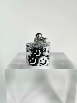 BOLD CUBE. [monotone nico]