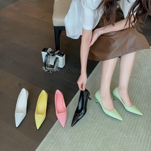 【送料無料】 パンプス ポインテッドトゥ ミドルヒール 痛くない こなれ感 シンプル エレガント フォーマル きれいめ 春 夏 秋 デイリー デート お出かけ 通勤 通学 OL 女子会 白 緑 黄 黒 ホワイト ピンク グリーン イエロー ブラック レディース 靴 20代 30代 40代 おしゃれ