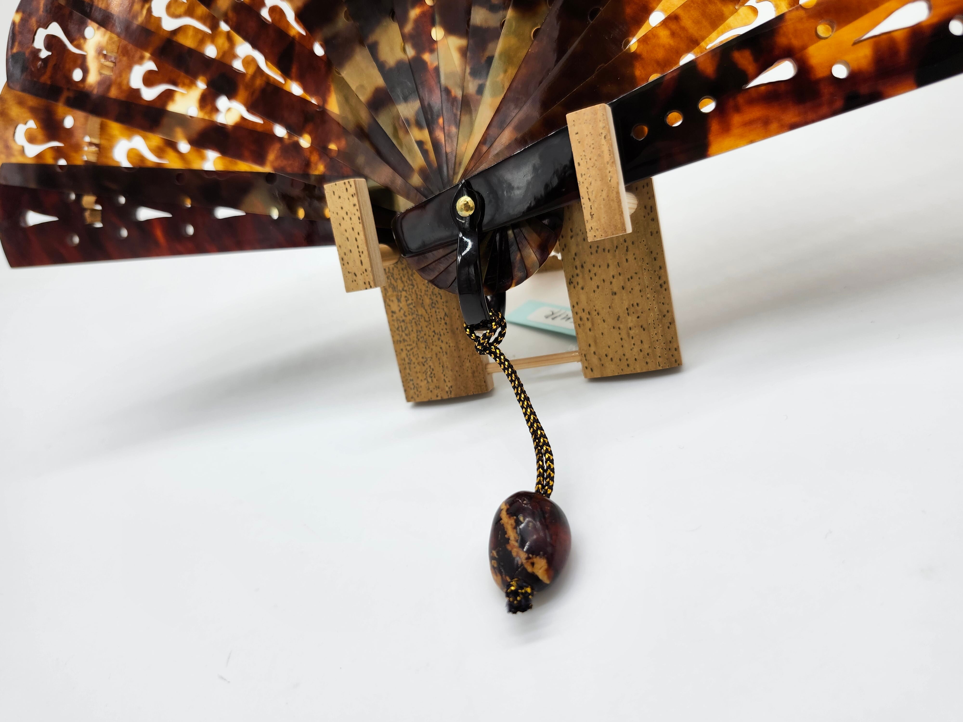 べっ甲 扇子（中）（S-002） | べっ甲アクセサリー「なにわべっ甲