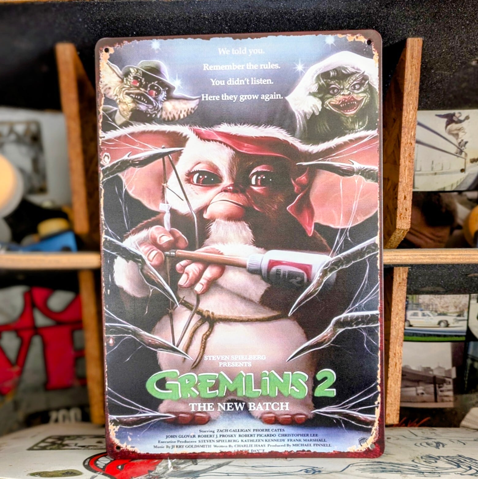 送料無料！ちょうどいいブリキ看板【 Gremlins （ グレムリン ）】ギズモ 『 Gremlins2 』 METAL SIGN / メタルサイン / ブリキ看板 / サインボード / ビンテージ加工 〚アメリカン雑貨 アメトイ〛