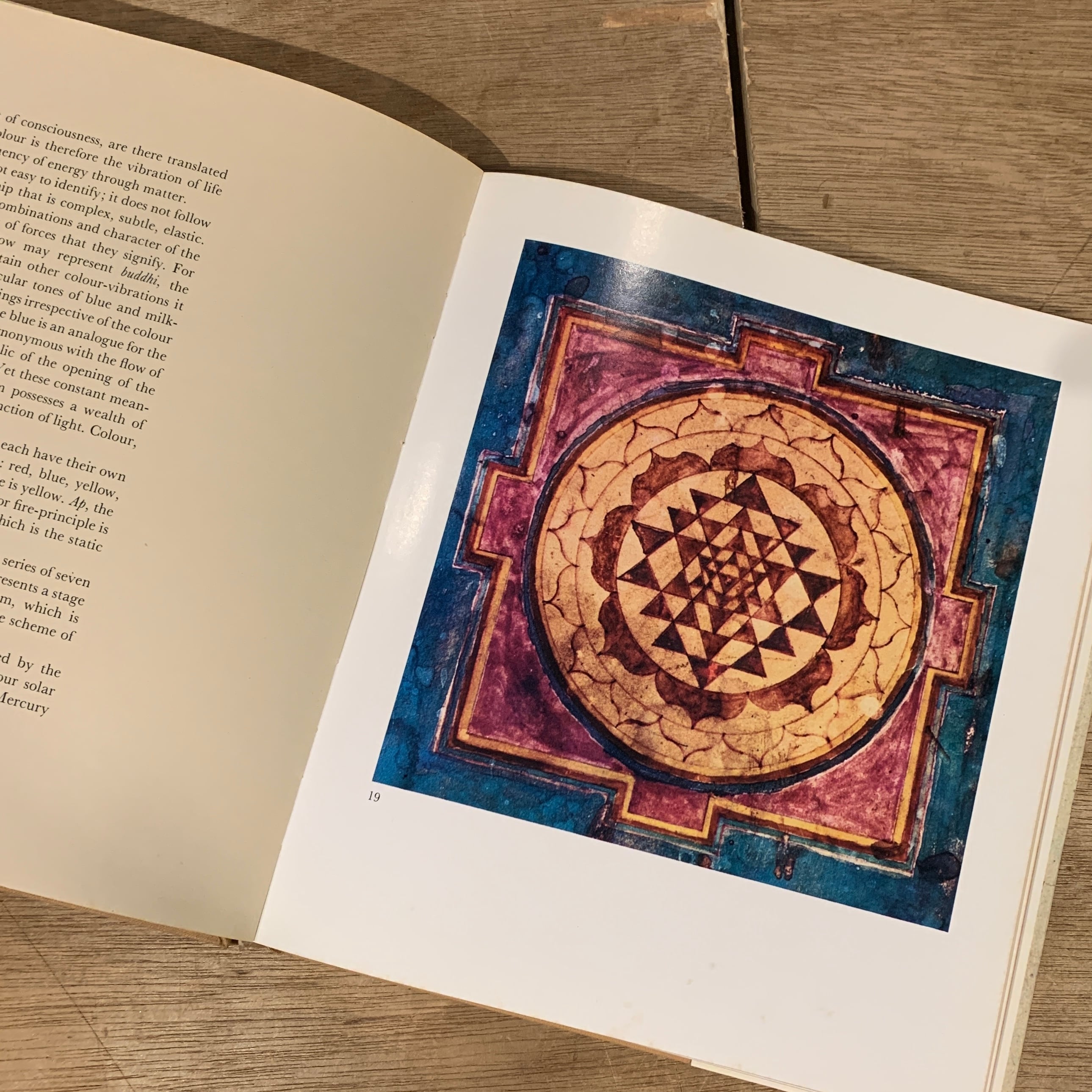 YOGA ART Ajit Mookerjee with a contribution by Philip Rawson | 百年